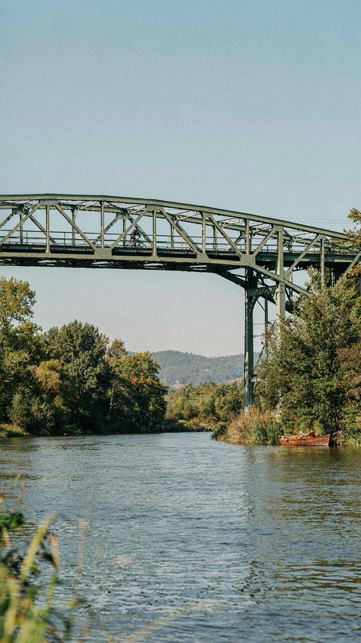 A well-designed bridge shows how weight is spread out.