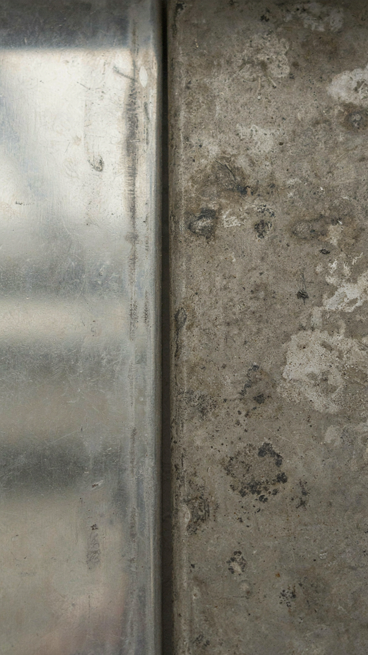 Polished and tarnished aluminum surfaces are shown side by side.