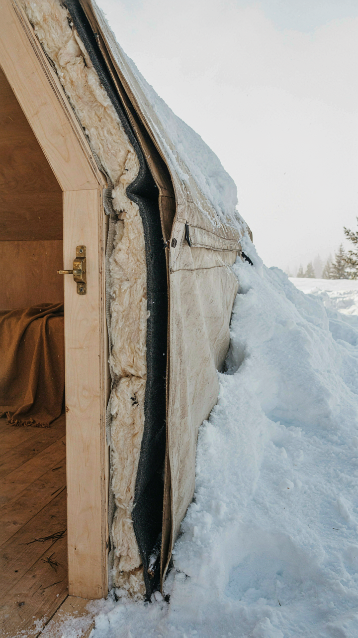 A cutaway view shows insulation layers within a glamping tent wall.