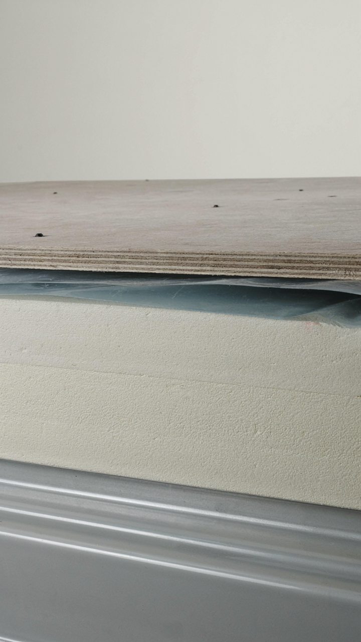 A cross-section diagram shows layers of van floor insulation and drainage.